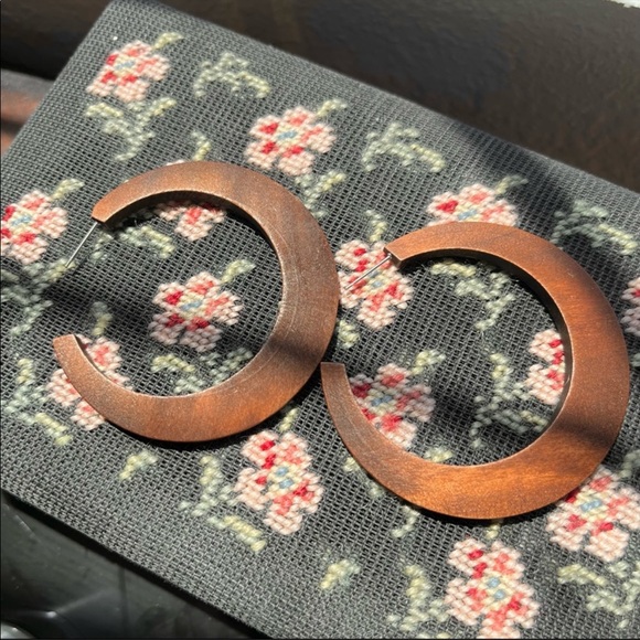 Free People Jewelry - 🖤Wooden hoop earrings